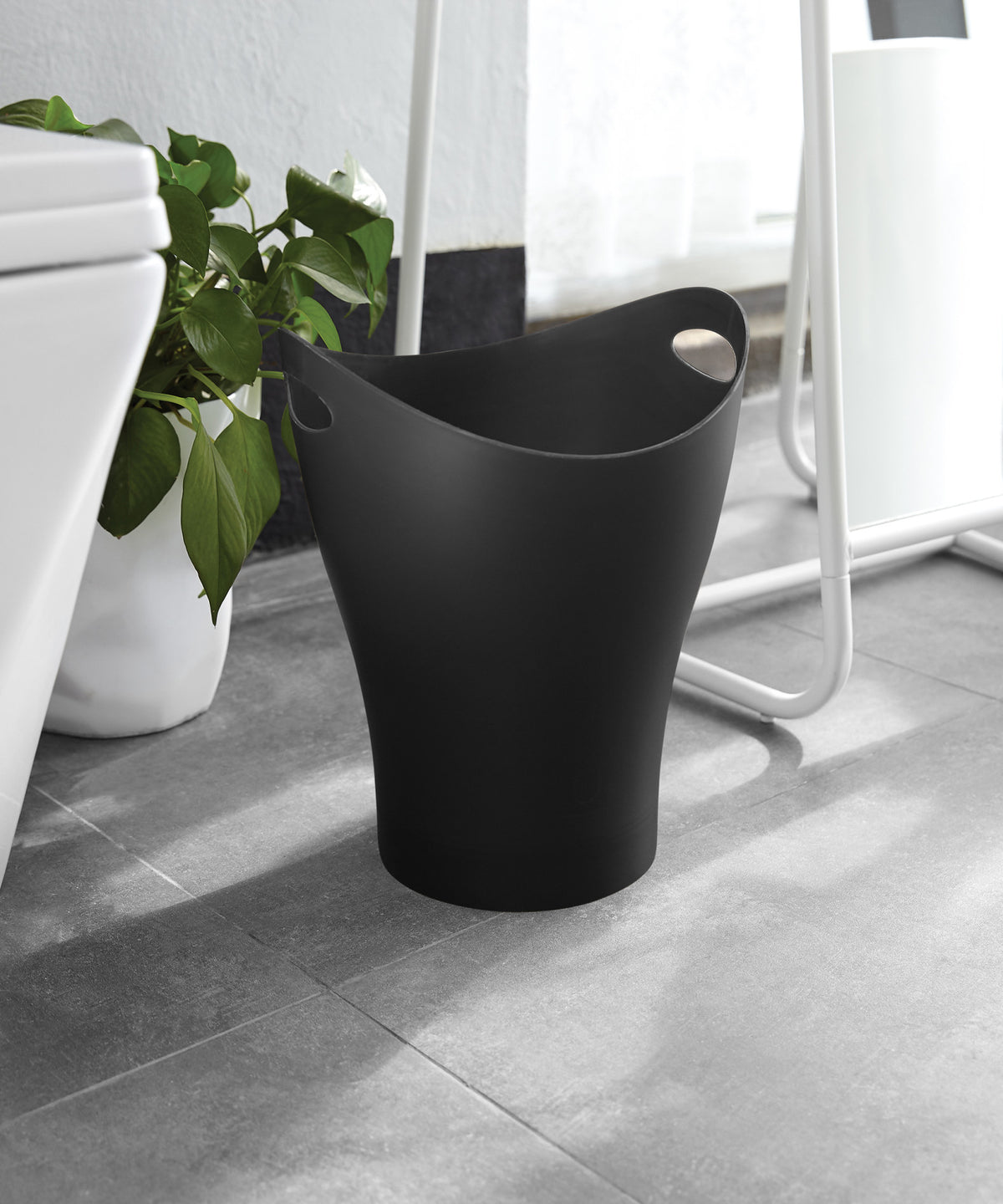 Shop Umbra Modern Bathroom Trash Cans – Umbra Canada