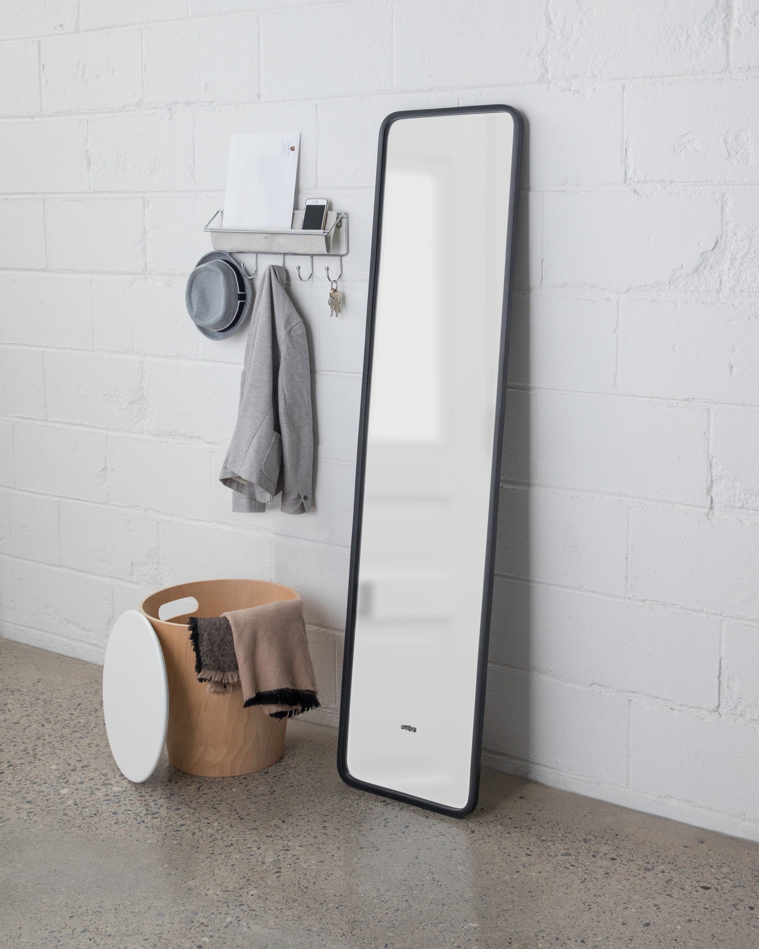 Full Length Leaning Mirror - Hub By Umbra | Canada – Umbra Canada