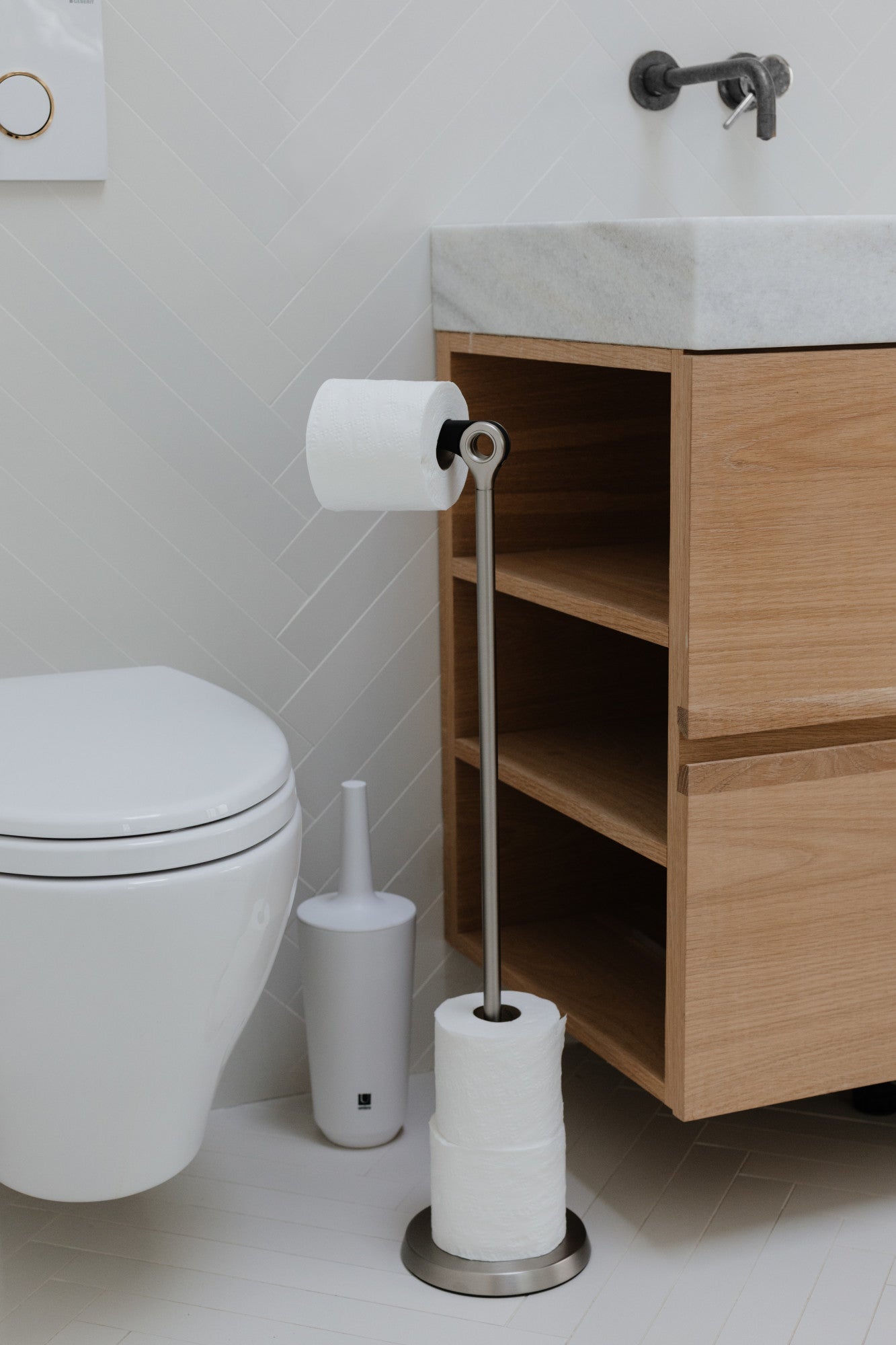 Shop Bathroom Toilet Paper Stands Toilet Paper Holders Umbra Canada   Vedhdpuuex3f6alqg2tf 